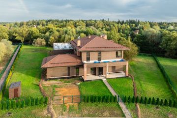 Дом с бассейном у реки на большом участке 1170 кв.м - 102525