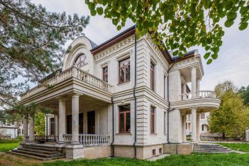 Дом в классическом стиле на границе с лесом - 103364