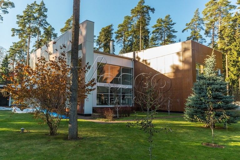 Шикарный коттедж с современном стиле полностью готовый к проживанию