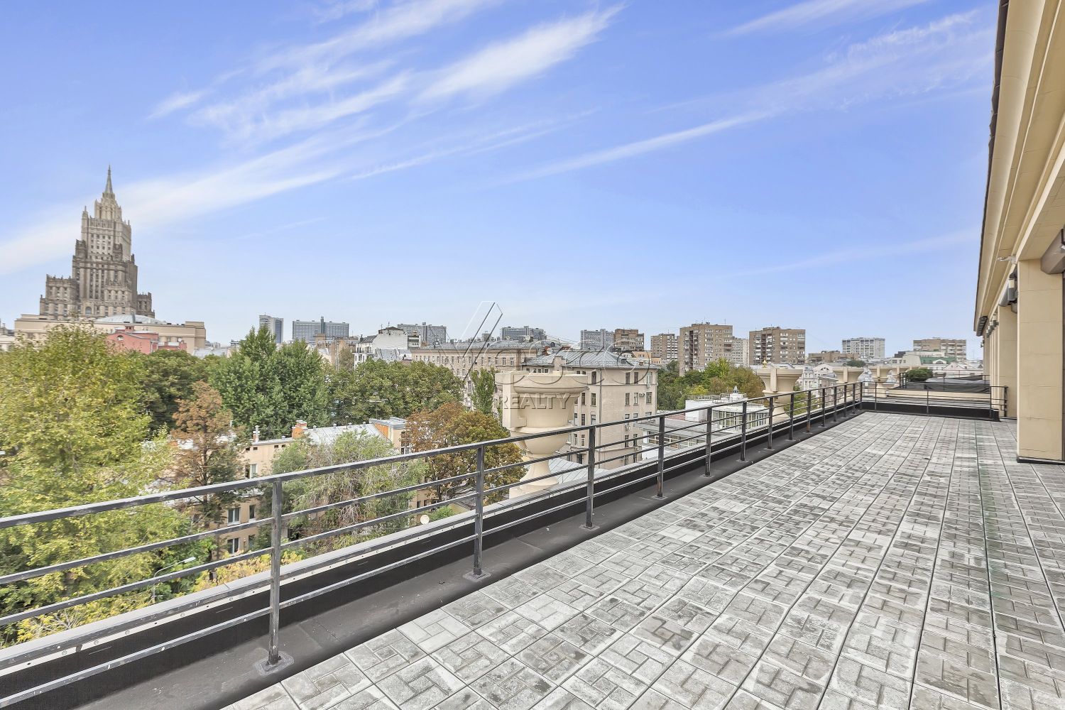 Пентхаус с террасой площадью 245.6 м²