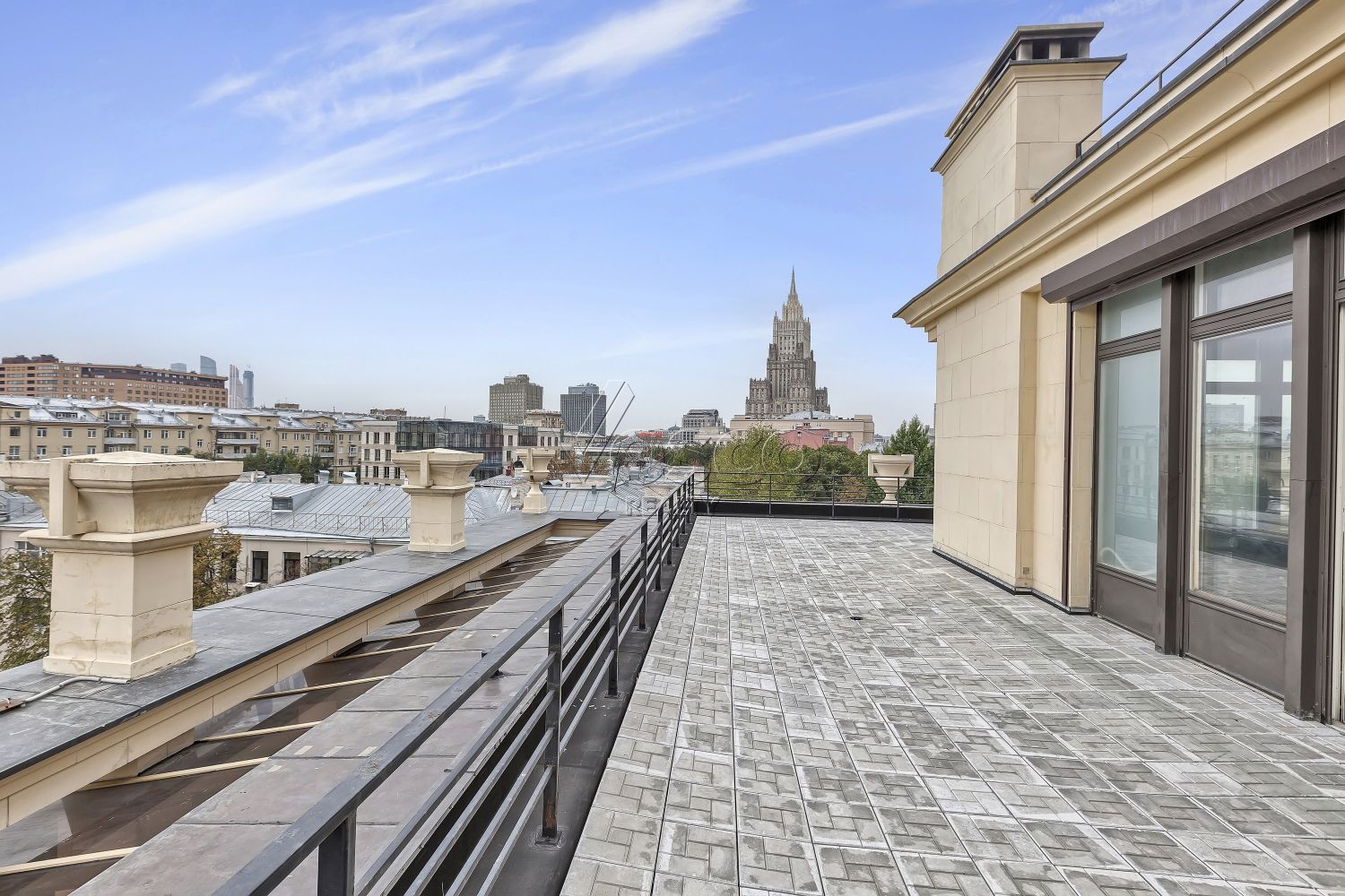 Пентхаус с террасой площадью 245.6 м²