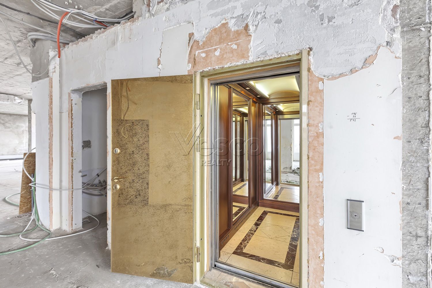 Пентхаус с террасой площадью 245.6 м²