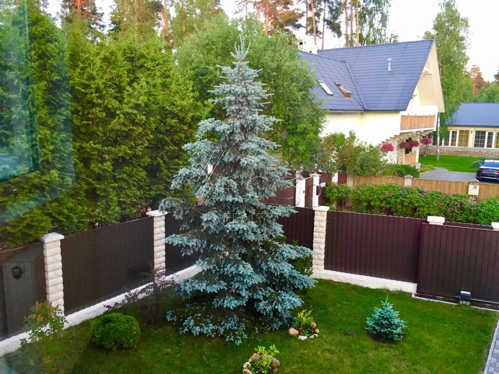 Коттедж под ключ на благоустроенном участке с баней