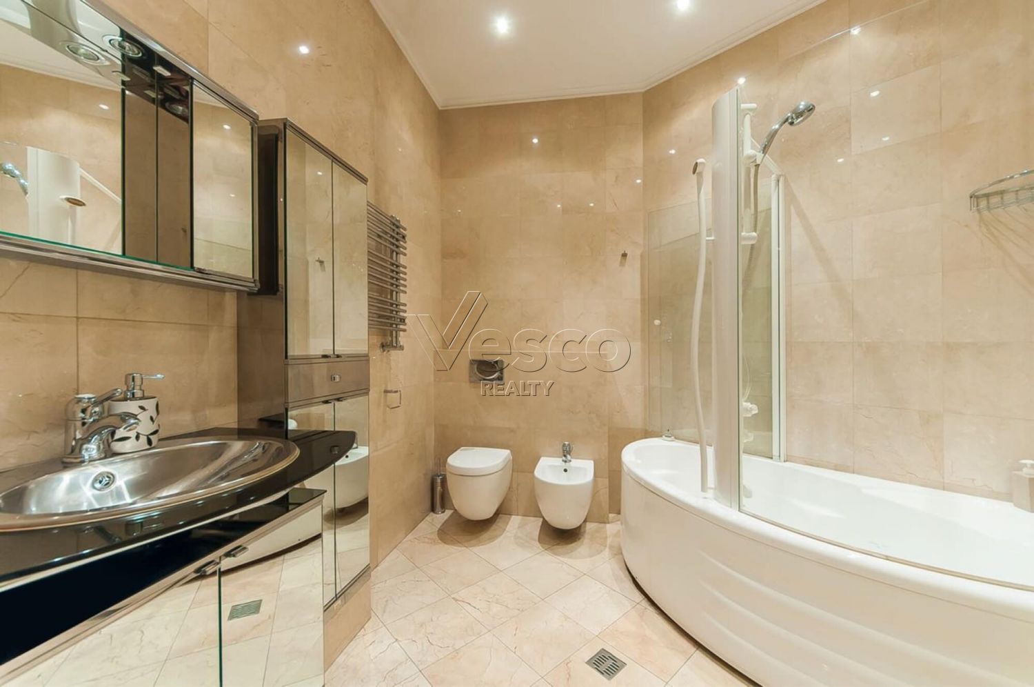Квартира площадью 195.9 м²