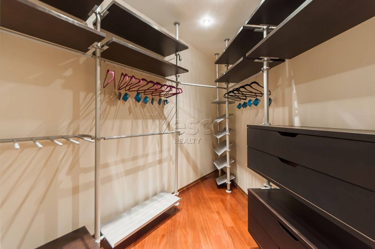 Квартира площадью 195.9 м²