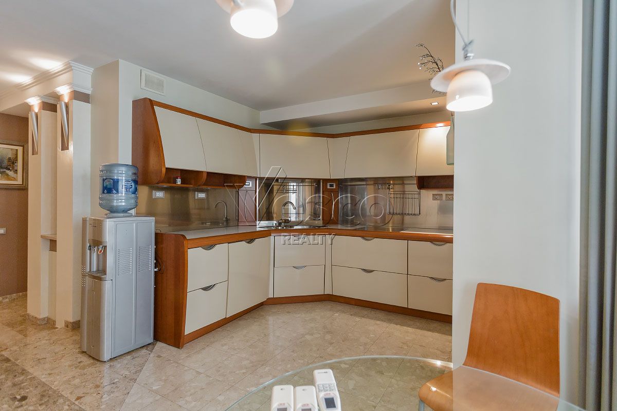 Квартира площадью 176 м²