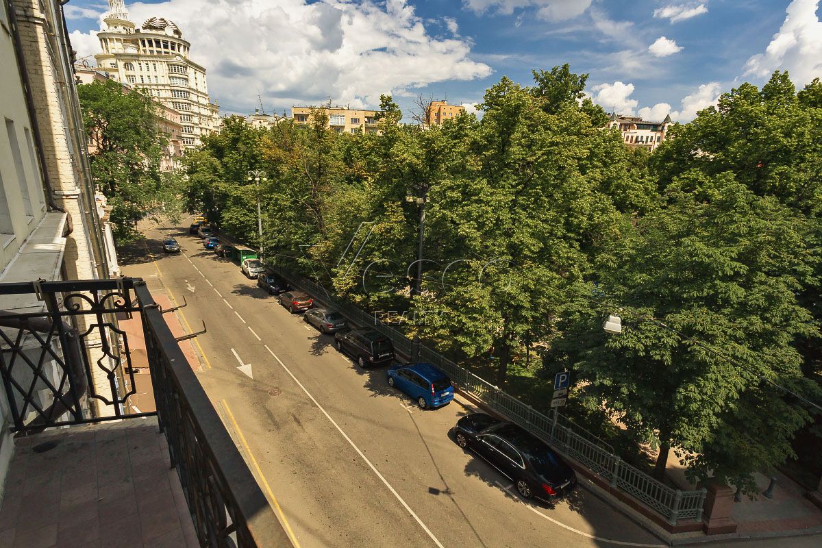 Квартира площадью 176 м²