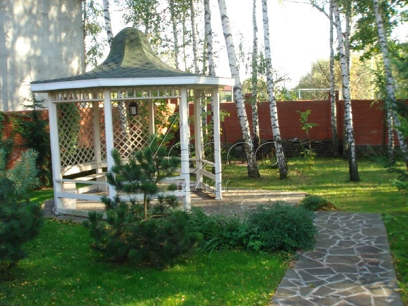 Готовый кирпичный коттедж в поселке Нагорное