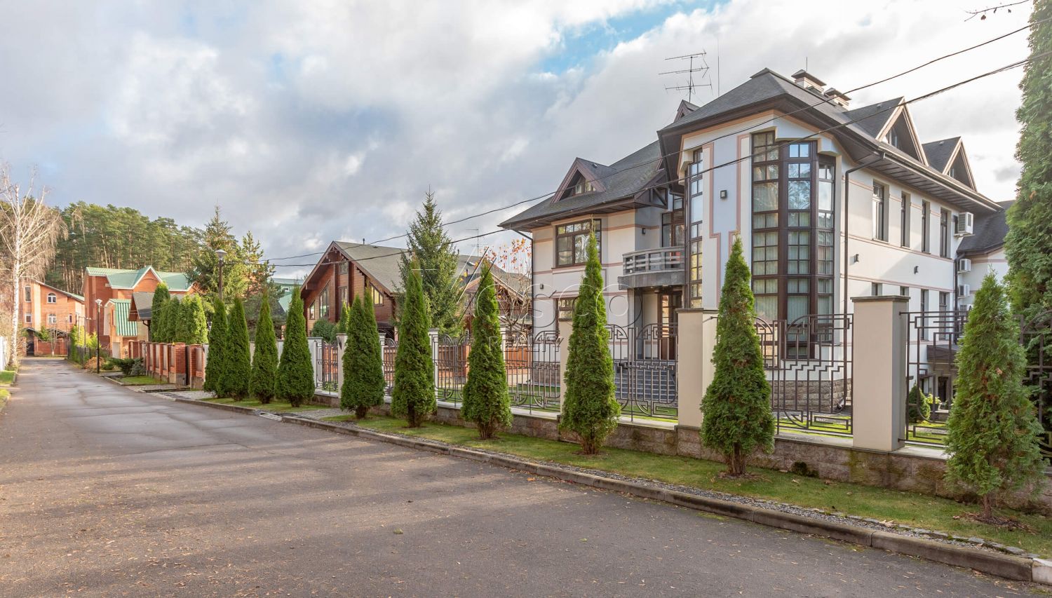 Добротный дом в КИЗ Сосенки