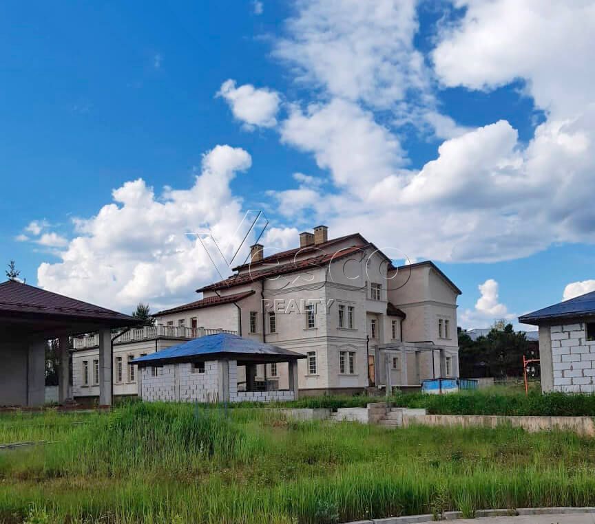 Особняк в классическом стиле без отделки