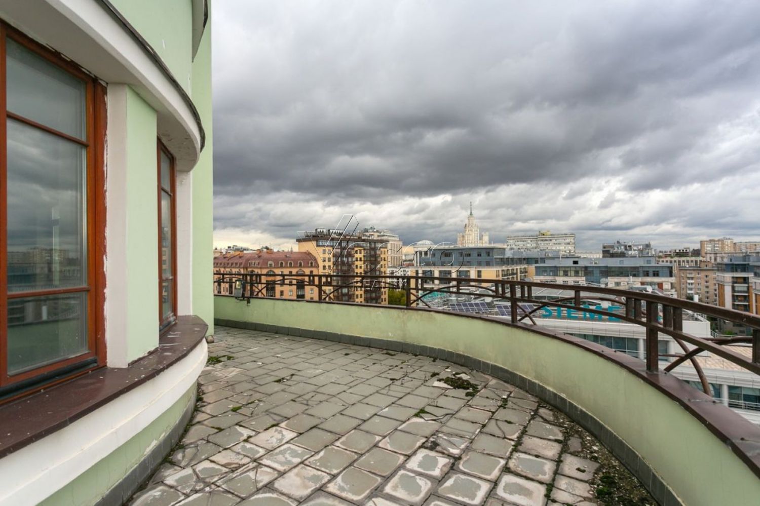 Пентхаус с террасой площадью 300 м²