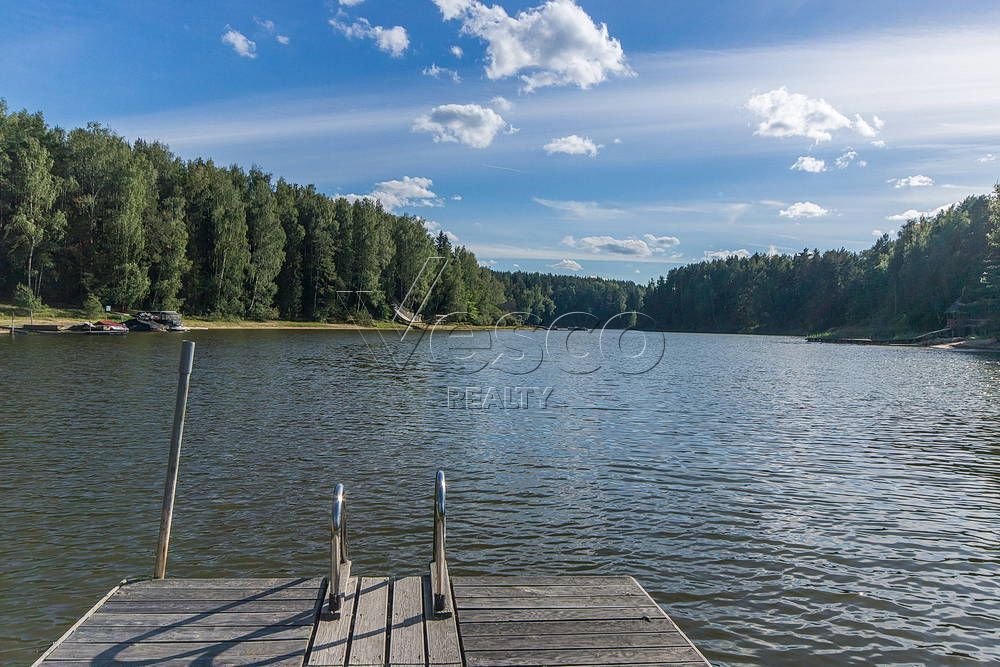 Дом на первой линии Истринского водохранилища