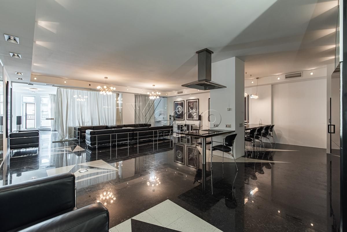Квартира площадью 200 м²