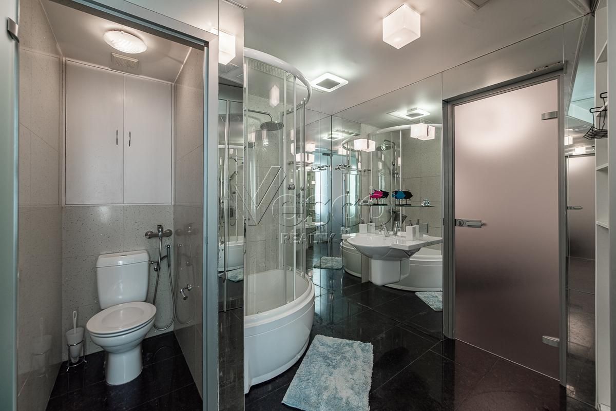 Квартира площадью 200 м²