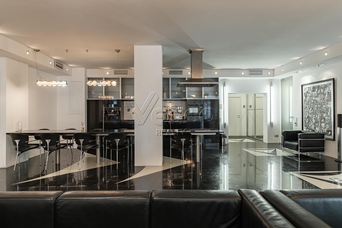 Квартира площадью 200 м²