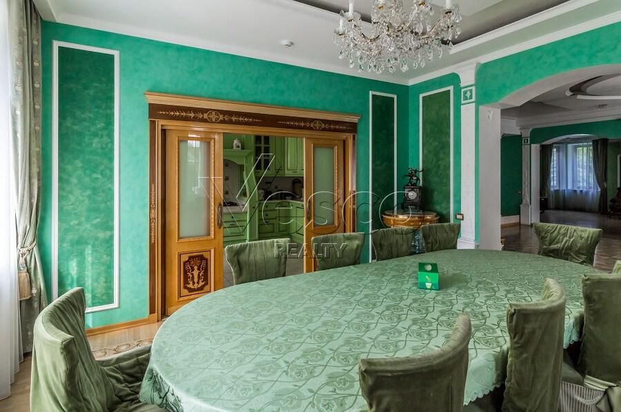 Качественный дом с дорогой отделкой и мебелью