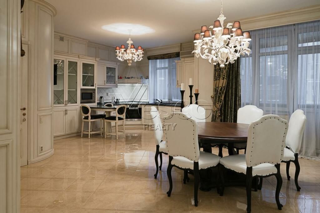 Квартира площадью 212 м²
