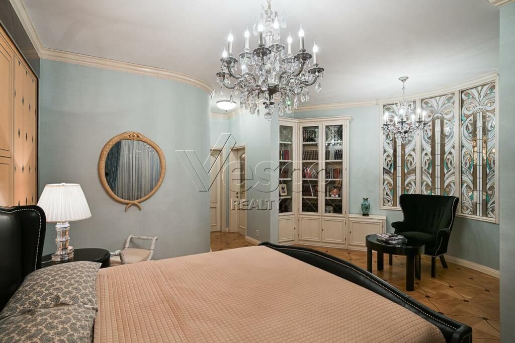 Квартира площадью 212 м²