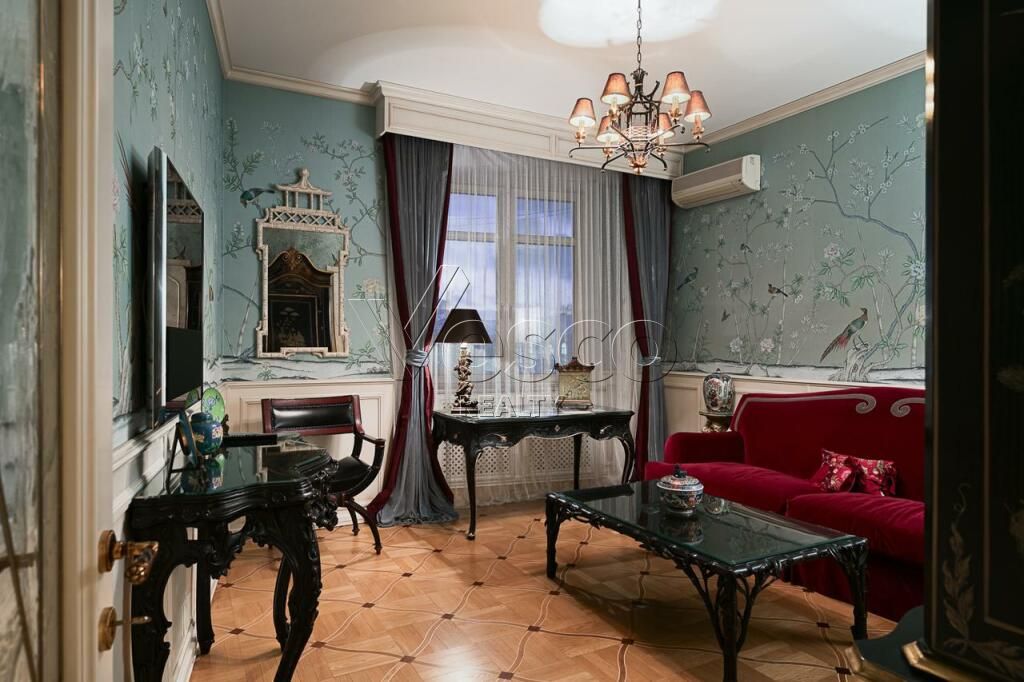 Квартира площадью 212 м²