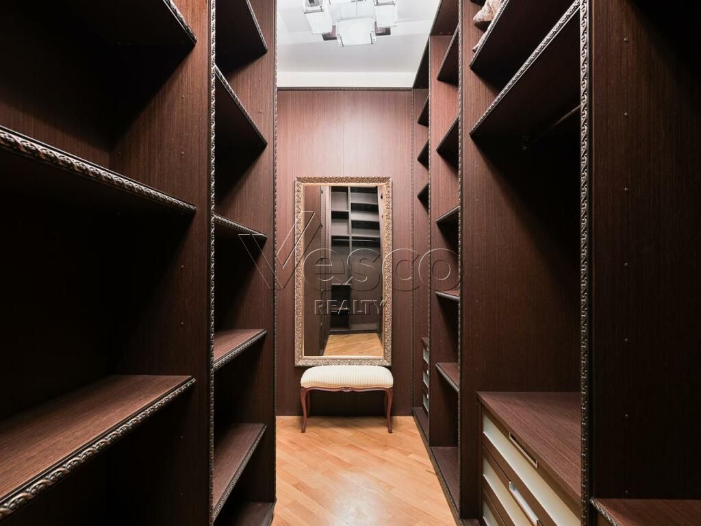 Квартира площадью 212 м²