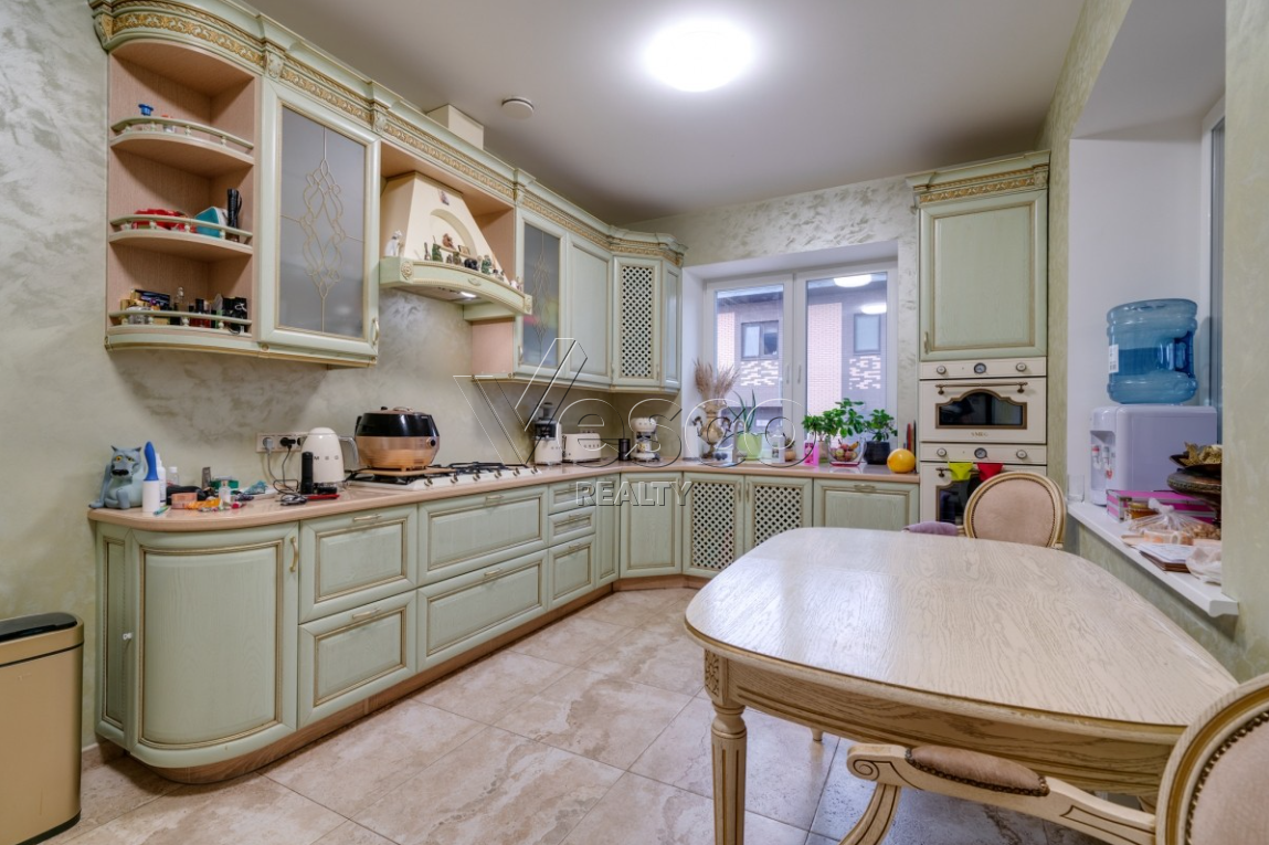 Кирпичный дом в поселке Отрада