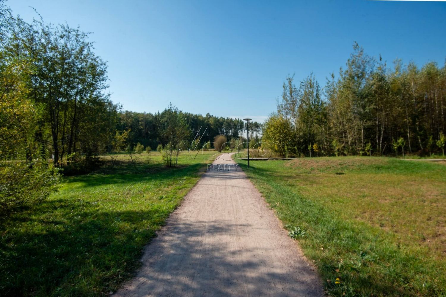 Классический особняк в КП Осень-1 у леса, с квартирой для персонала