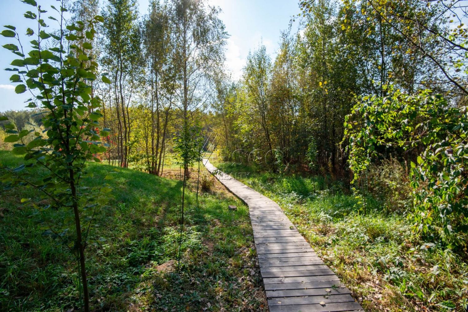 Классический особняк в КП Осень-1 у леса, с квартирой для персонала