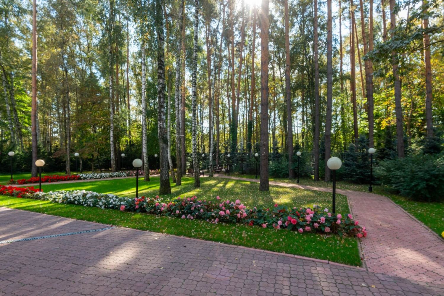 Классический особняк в КП Осень-1 у леса, с квартирой для персонала