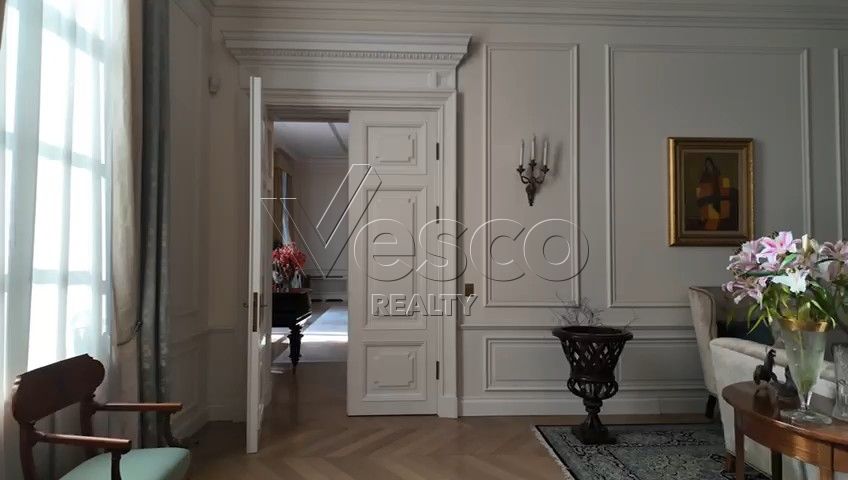 Эксклюзивный особняк с дизайнерской отделкой