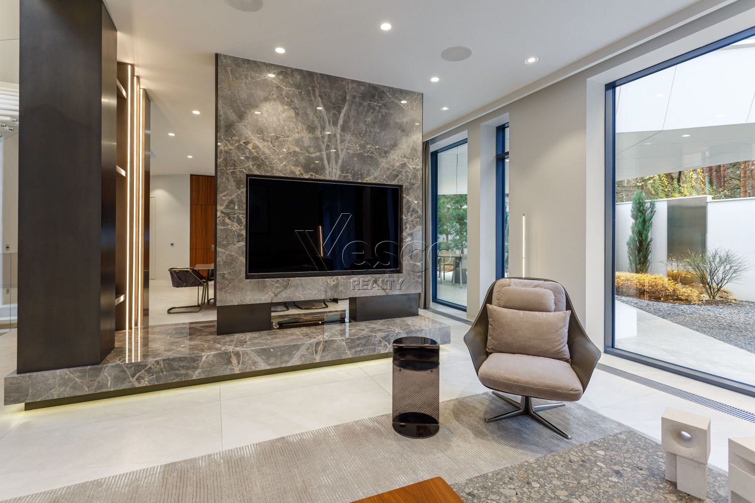 Современный парящий дом в стиле минимализм