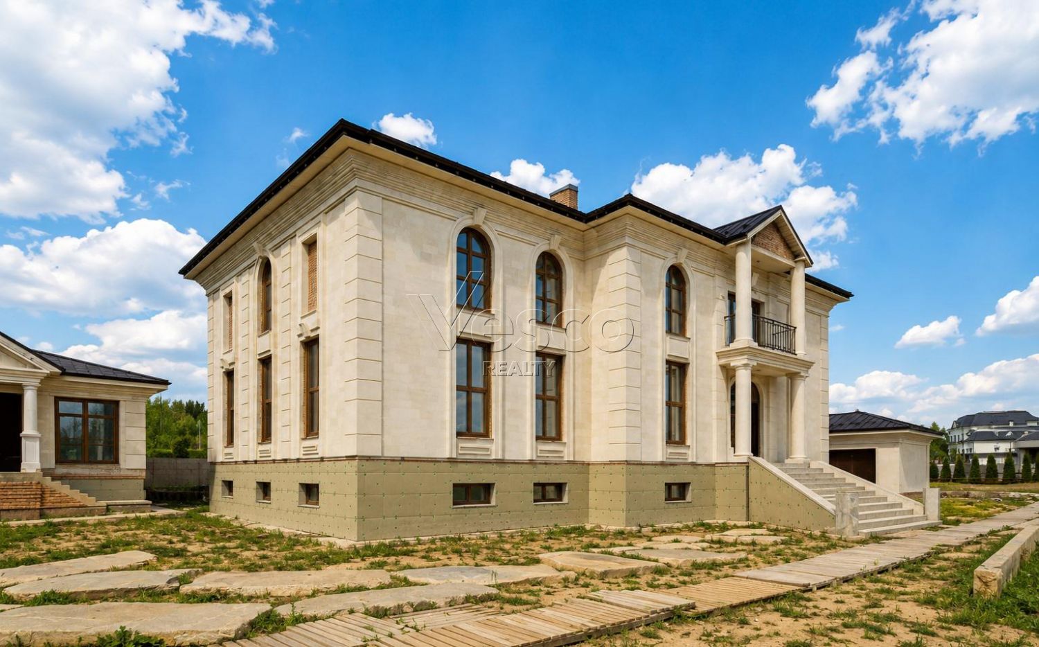 Загородная резиденция в черновой отделке