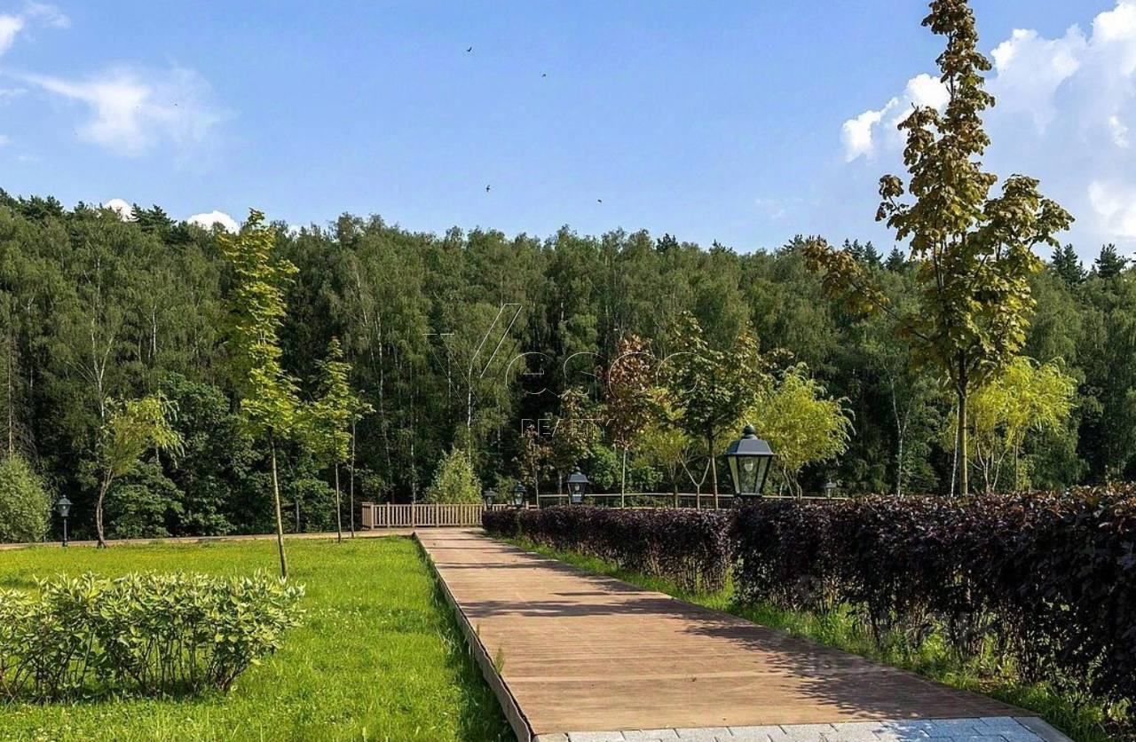 Дом без отделки с бассейном и баней