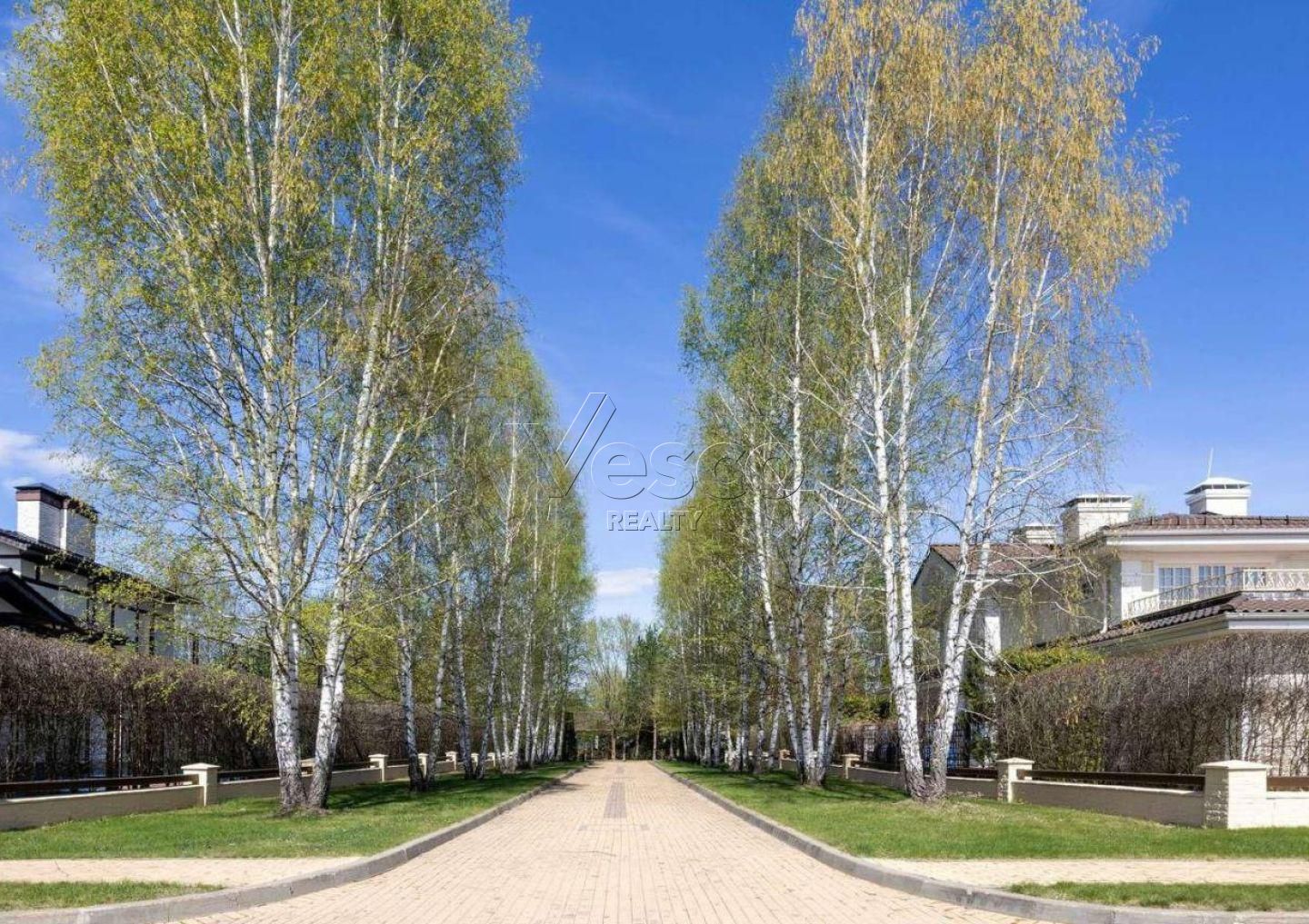 Дом с дизайнерской отделкой в классическом стиле