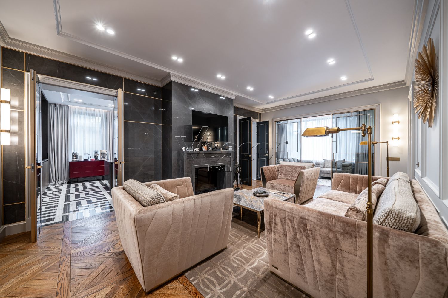 Современный новый дом "под тапочки" на большом участке
