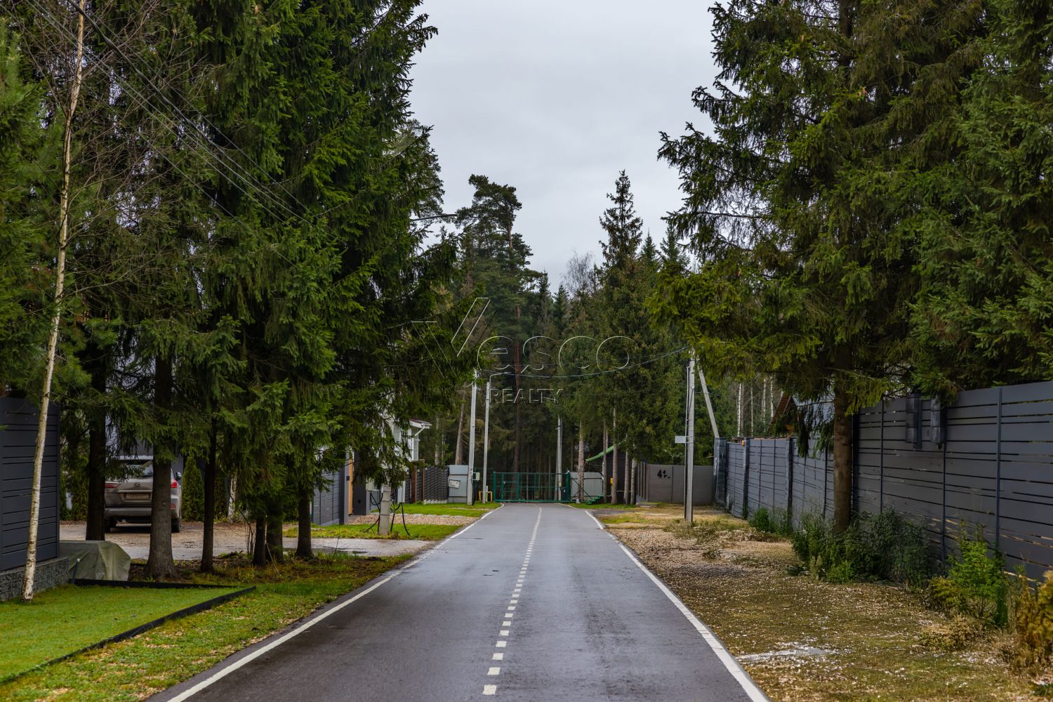 Лесной участок в камерном поселке