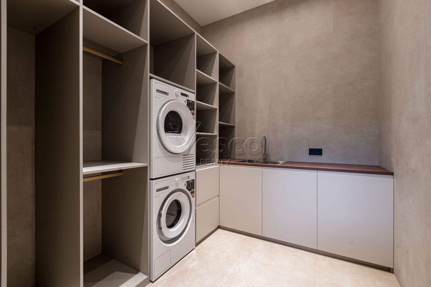 Новый дом в охраняемом поселке бизнес-класса