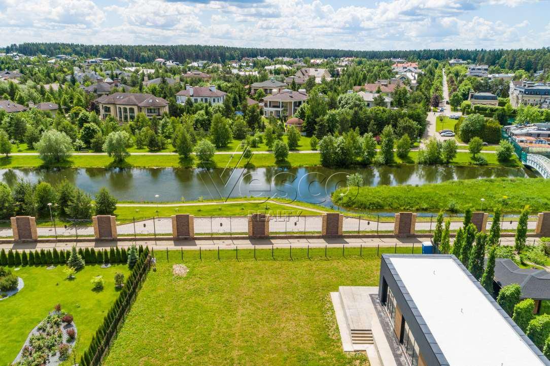 Новый современный дом со свободной планировкой