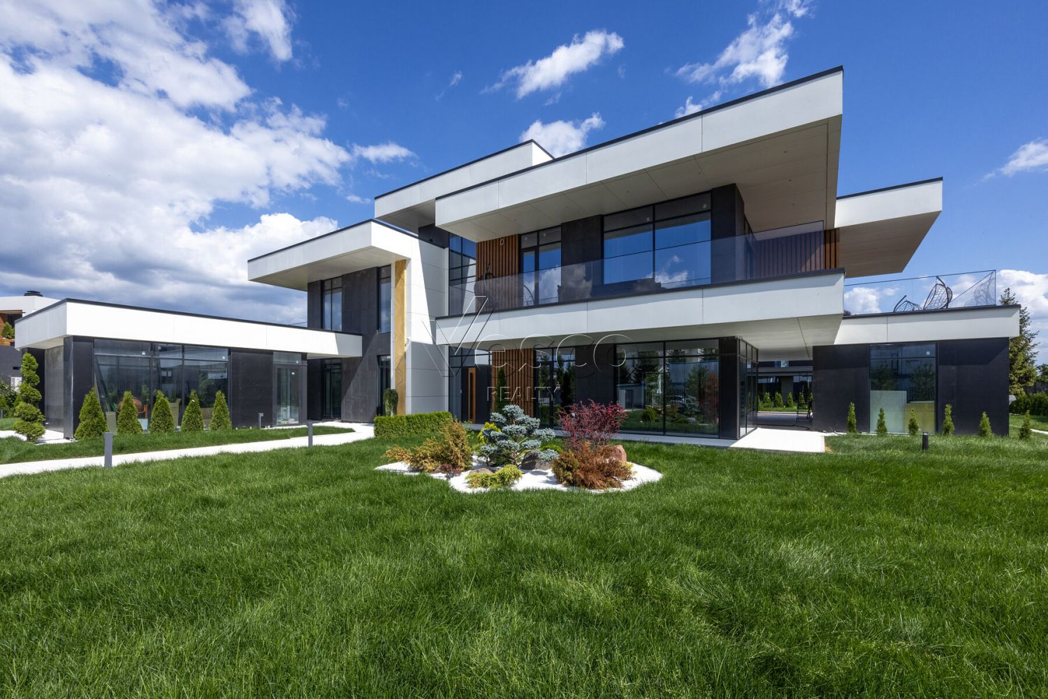 Дом в Agalarov Estate: хай‑тек и комфорт