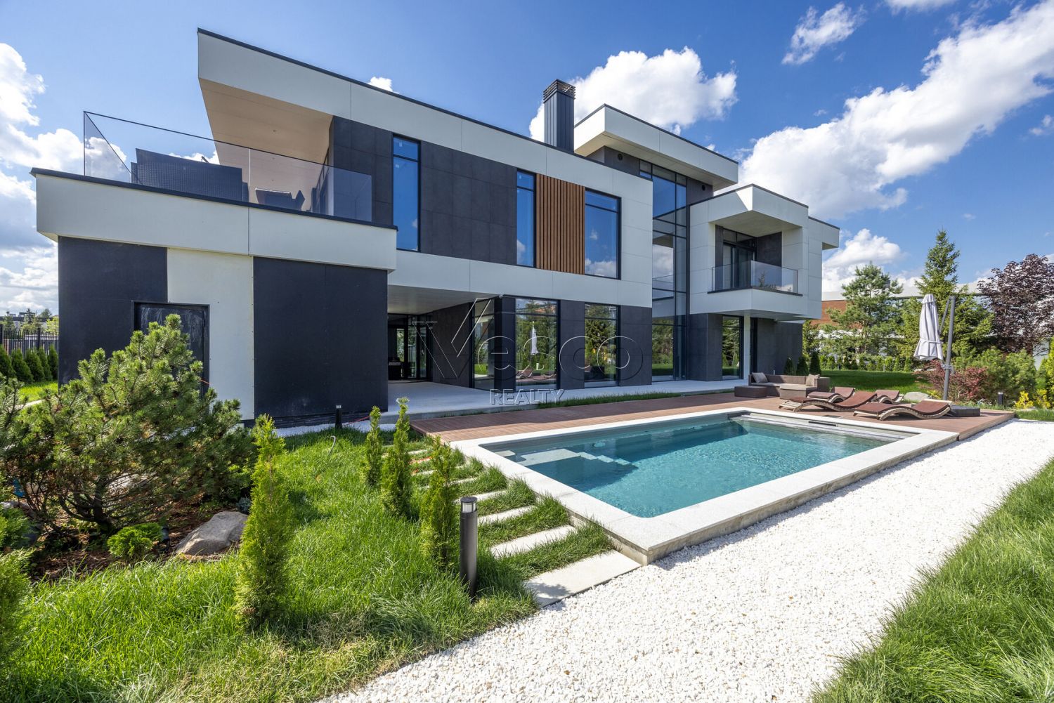 Дом в Agalarov Estate: хай‑тек и комфорт