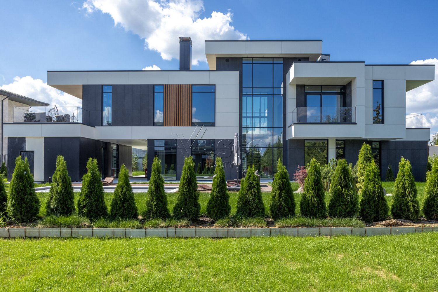Дом в Agalarov Estate: хай‑тек и комфорт