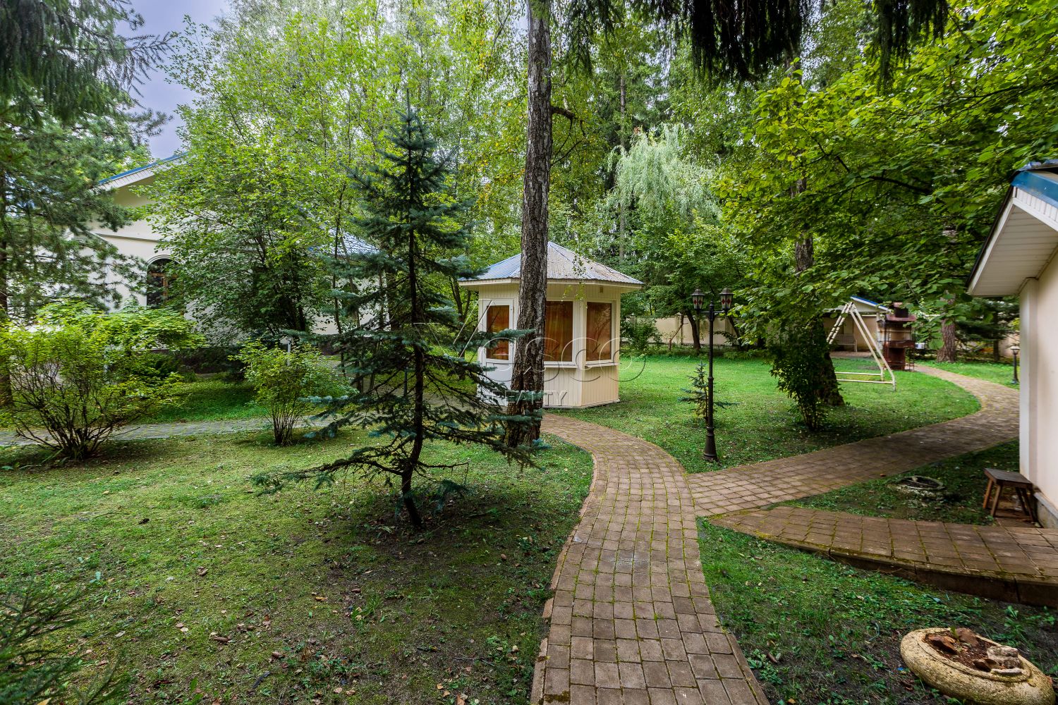 Просторный дом с участком 32 сотки