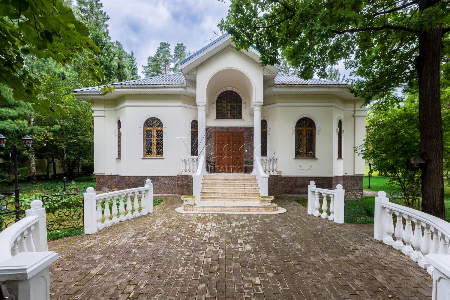 Просторный дом с участком 32 сотки