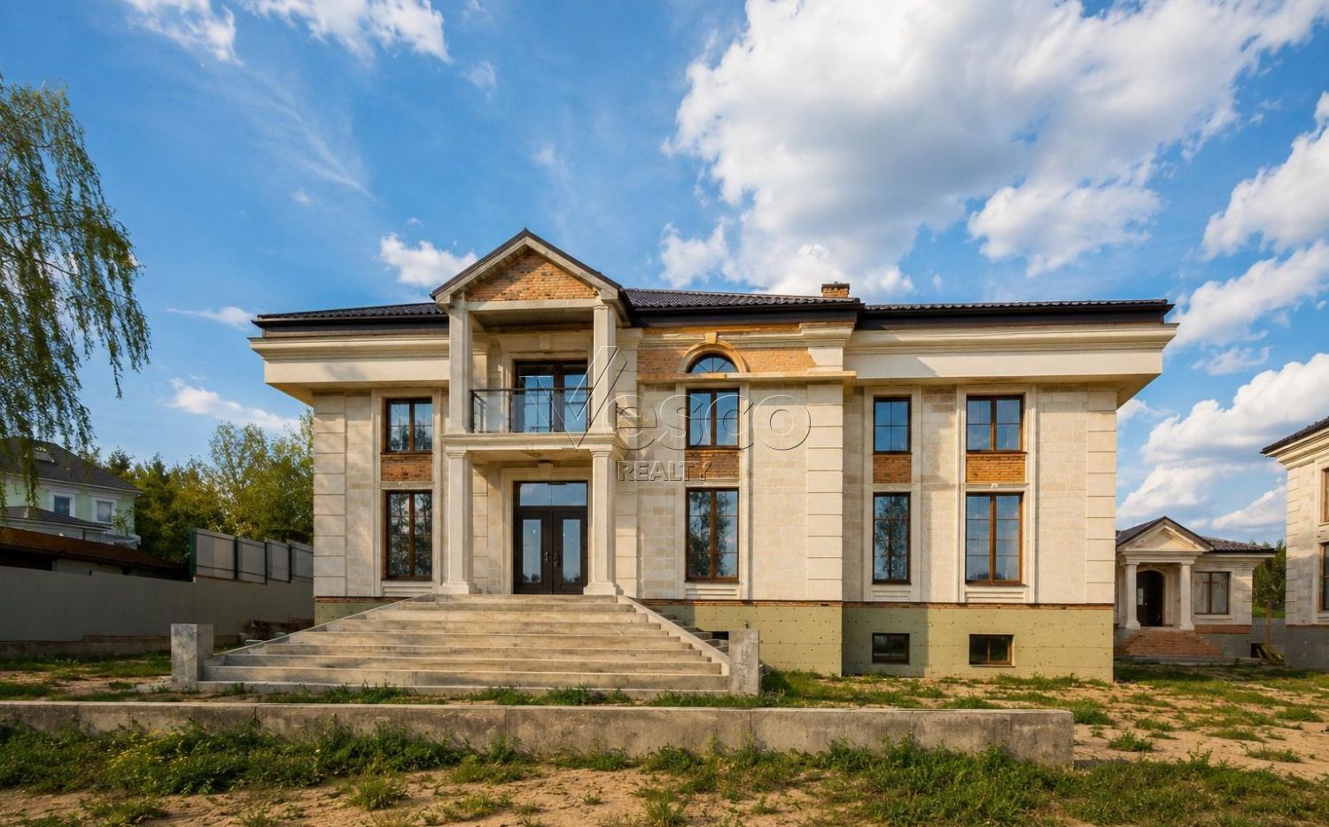Загородная резиденция в черновой отделке
