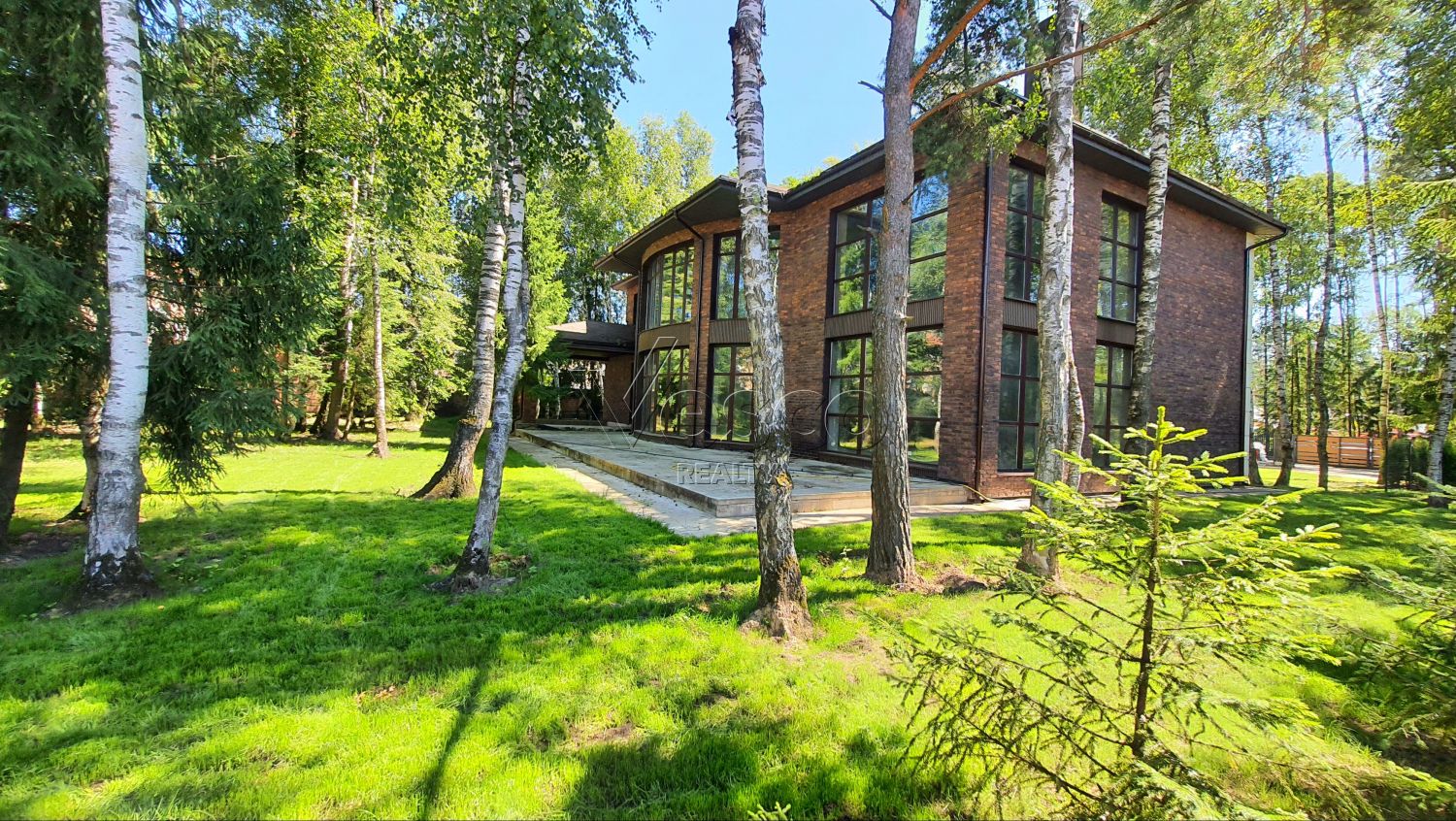 Кирпичный коттедж в поселке Сабурово Клаб