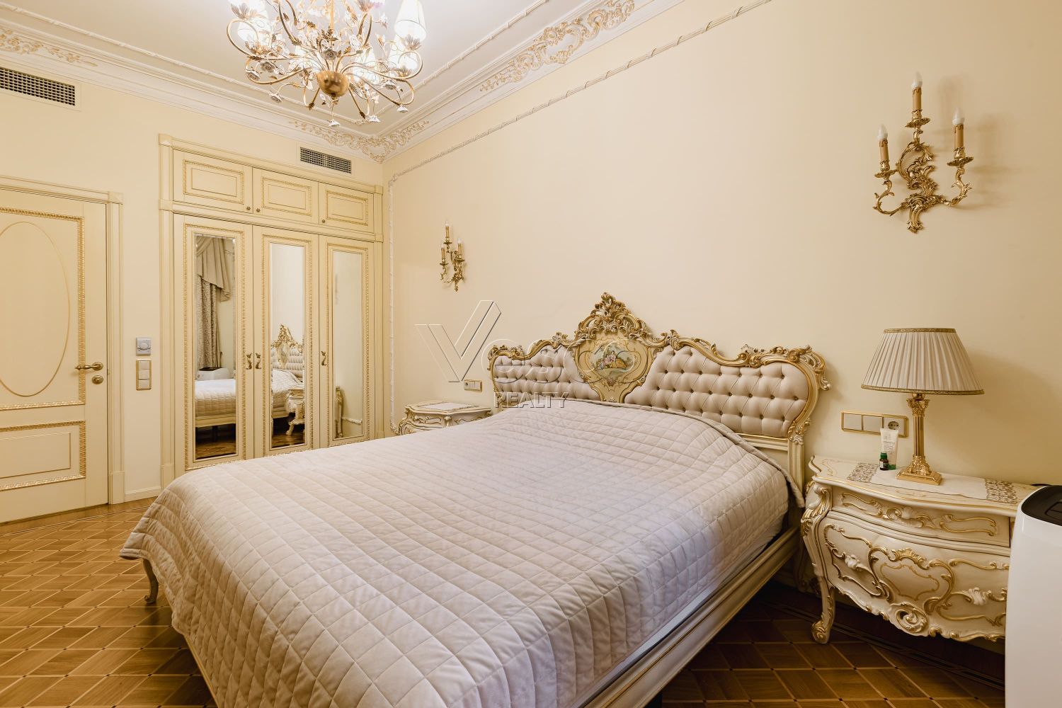 Квартира площадью 200 м²