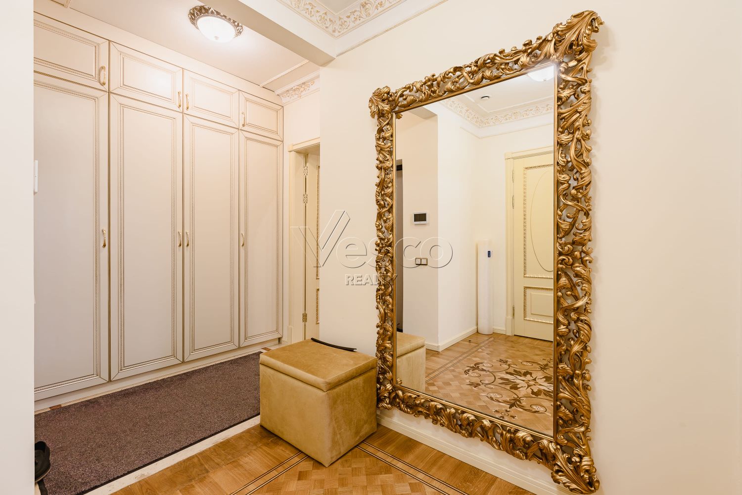 Квартира площадью 200 м²