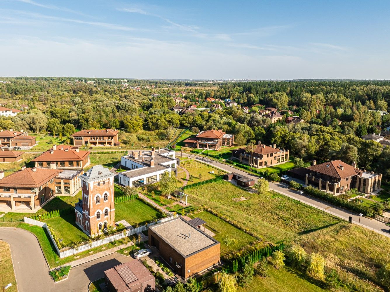 Современный дом 940 кв.м с бассейном
