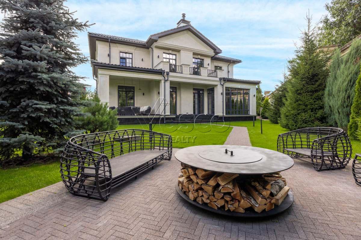Приватная резиденция в охраняемом поселке