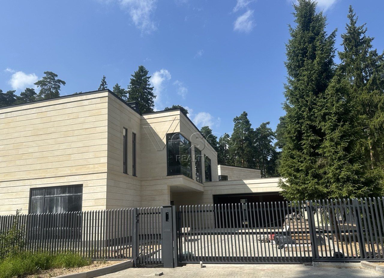 Кирпичный коттедж без отделки в ОКП