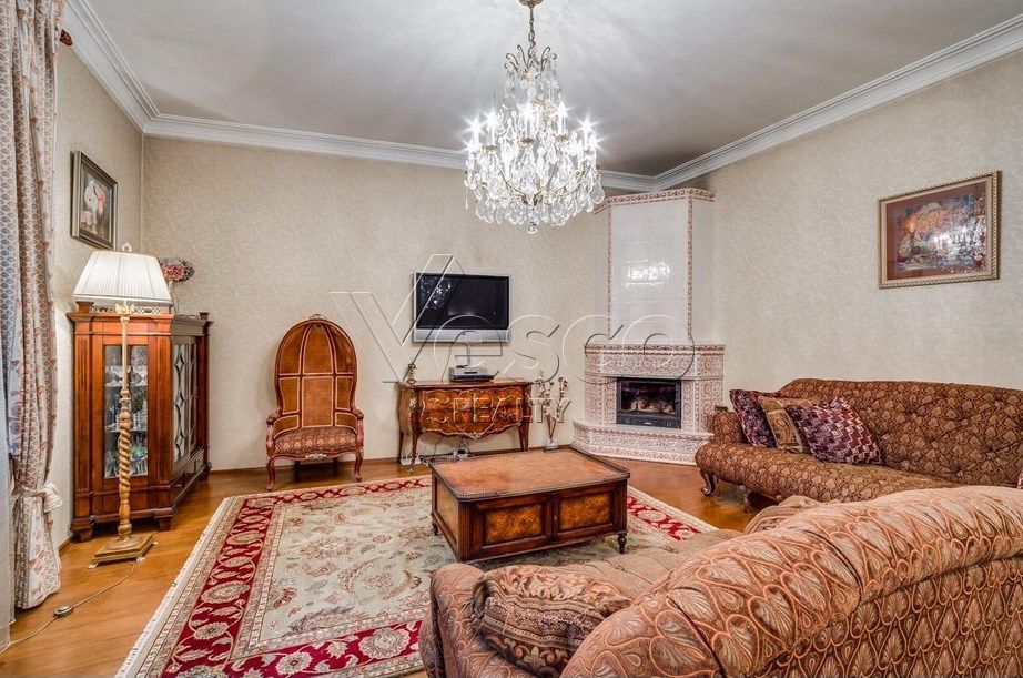 Трехкомнатная квартира в особняке на Малой Молчановке
